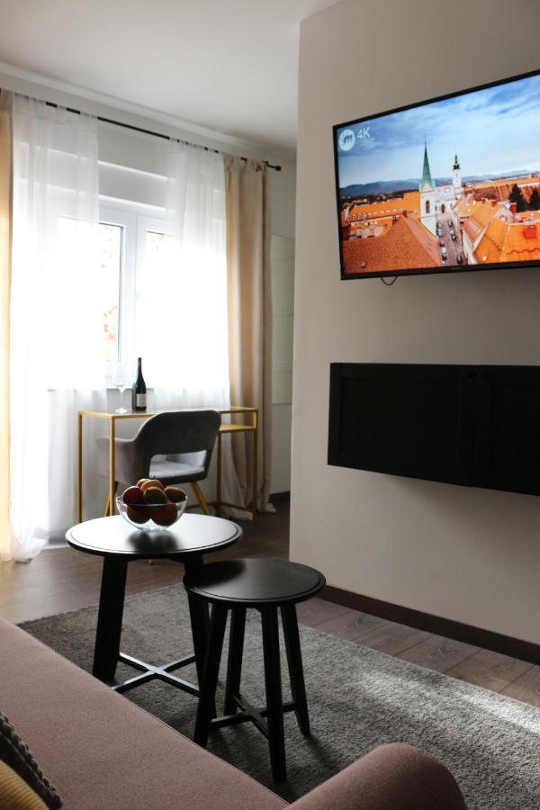 Luca, Digital Nomad Getaway Studio Apartment Zagreb Extérieur photo