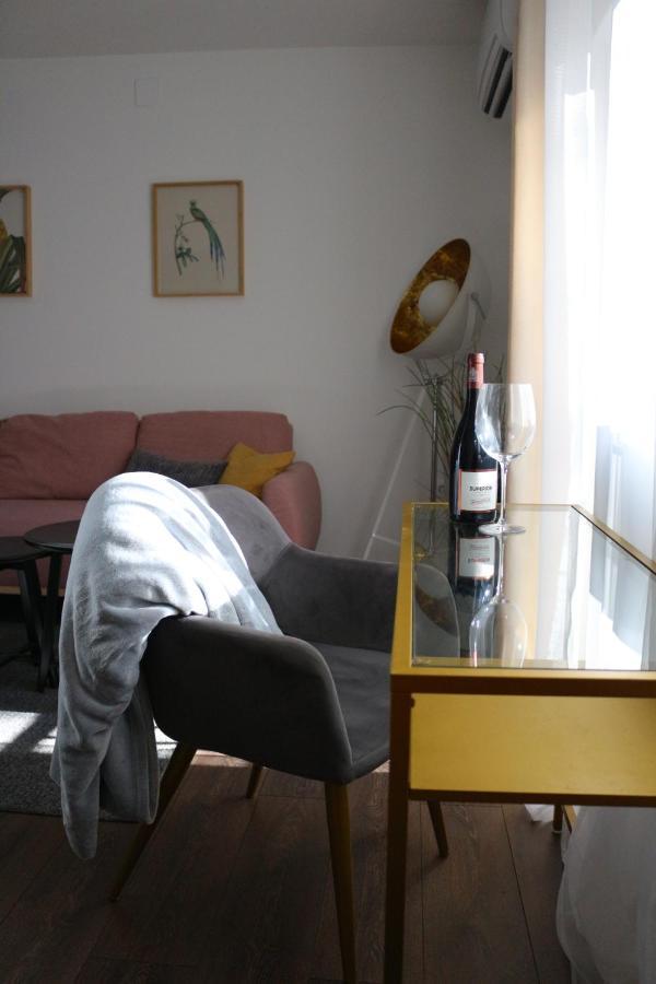 Luca, Digital Nomad Getaway Studio Apartment Zagreb Extérieur photo
